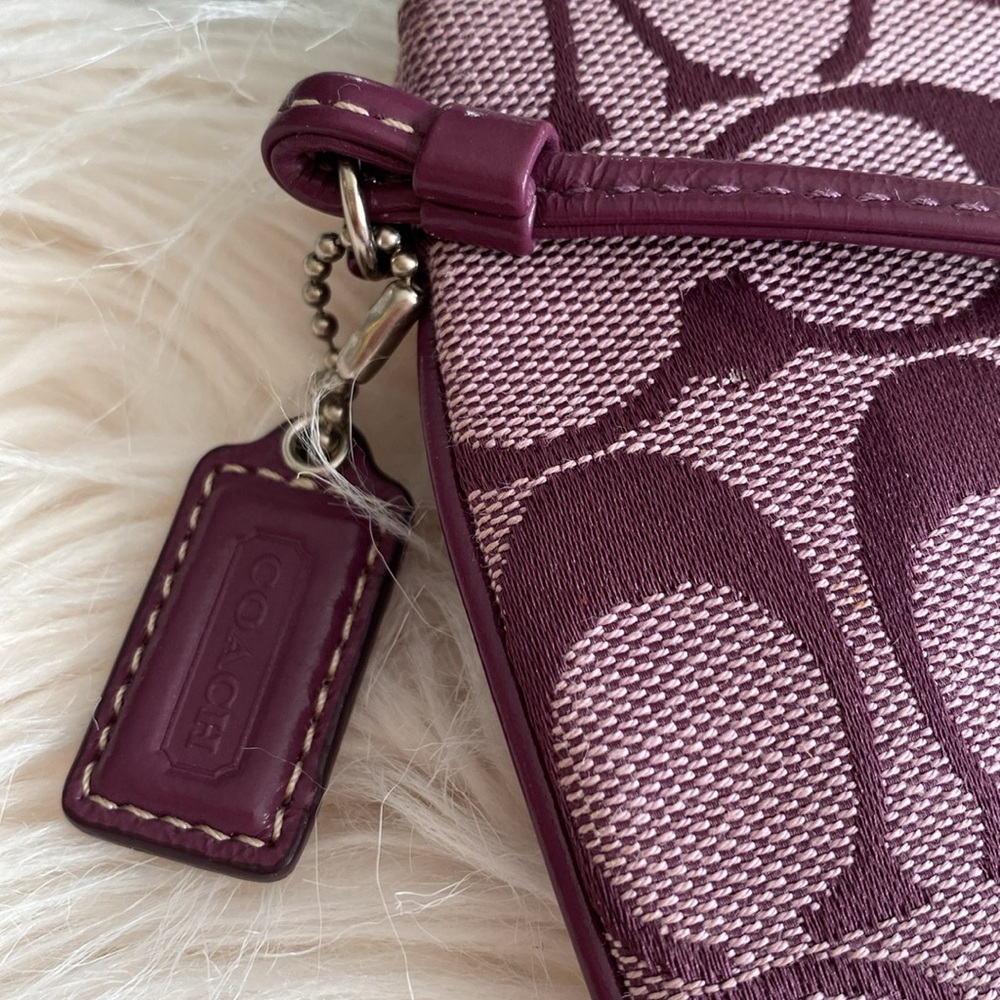 COACH wristlet - Picture 3 of 7